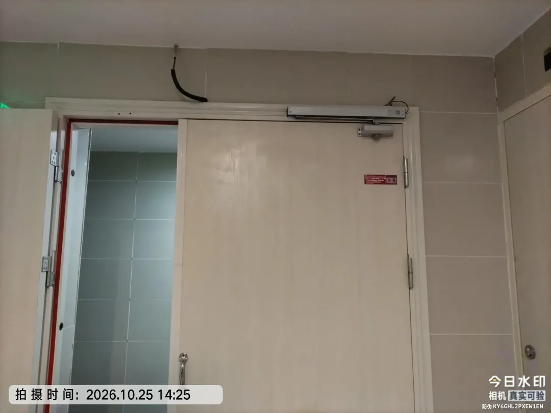 6-2-23楼，1-2号户型的消防门，业主要求敞开，需工程部维修